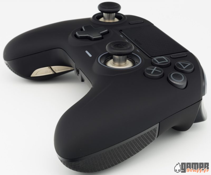 Nacon Revolution Unlimited 03