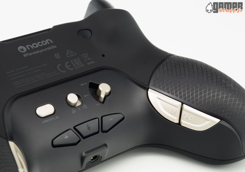 Nacon Revolution Unlimited quick buttons 01