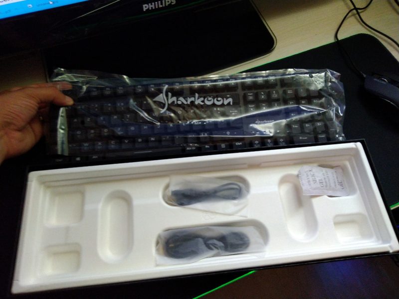 Clavier Sharkoon Purewriter RGB 04 min