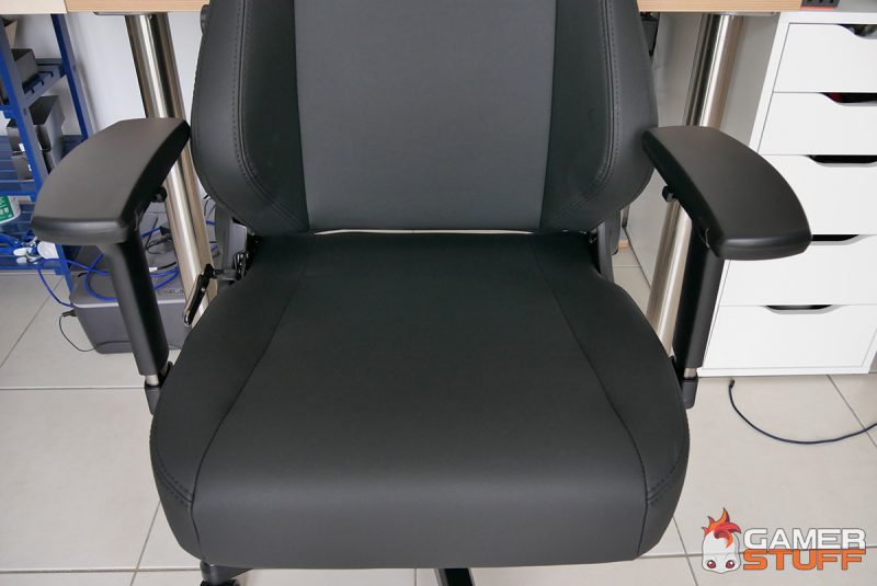 siege Noble Chair HERO Black Edition 01