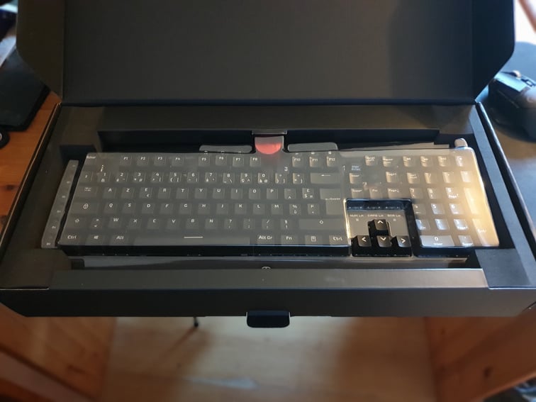 Unboxing AOC